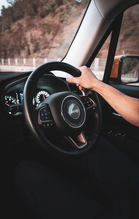 Person's Hand on Jeep Steering Wheel · Free Stock Photo Giving Up Alcohol, Live Wallpaper Iphone, Mode Of Transport, Jeep Cars, Top Cars, Good Wife, Jeep Life, Photoshop Lightroom, Automotive Design