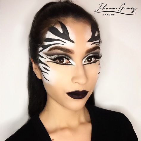 Maquillaje Zebra Makeup Halloween, Zebra Face Paint, Hall Costumes, Zebra Makeup, Zebra Costume, Party Animals, Zebras, Animal Party, Zebra Print