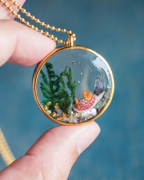 Cheng. Polymer clay artist on Instagram: “One of my favorite nudi necklace made for the lovely @divebettysboutique  A tiny goniobranchus reticulatus nudibranch made with polymer…” Mythical Accessories, Aquarium Mini, Mini Terrarium, Clay Artist, Ocean Jewelry, Themed Jewelry, Clay Ideas, Fiber Arts, Artist On Instagram