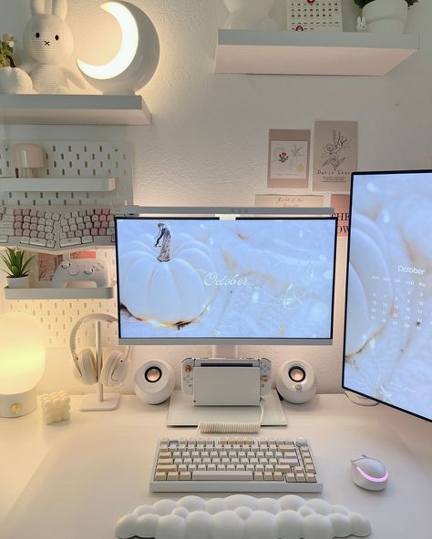 Cozy Gaming Desk Setup, Aesthetic Pc Setup, White Desk Setup, Aesthetic Setup, Place Tags, Cozy Gamer, Aesthetic Soft Girl, Gaming Desk Setup, Cozy Gaming