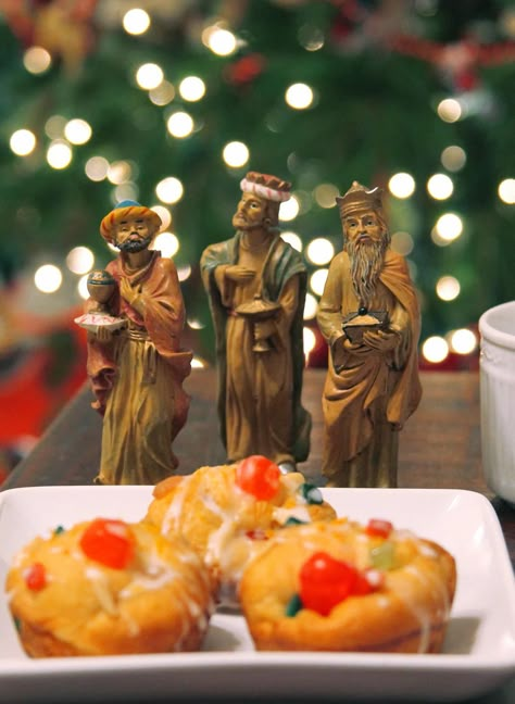 Three Kings Day Traditions January 6, 3 Kings Day Traditions, Three Kings Day Traditions, Three Kings Cake Recipe, King Cake Recipe Easy, The 3 Wise Men, Three Kings Day, King Cake Recipe, Kings Table