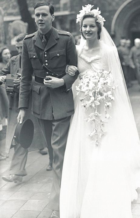 Deborah Mitford, The Duchess Of Devonshire, Mitford Sisters, 1920s Wedding Dress, Duke Of Devonshire, 1940s Wedding, Vintage Wedding Photography, 1920s Wedding, Vintage Wedding Photos