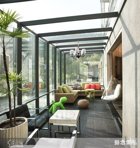 Luxury Penthouse Balcony, Rooftop Patio Design, Garden Room Extensions, House Extension Plans, Townhouse Interior, Glass Extension, Room Extensions, Latest Living Room Designs, Sunroom Designs