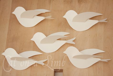 birds for branches or a mobile from  CatonaLimb, via Flickr Branch Mobile, Diy Christmas Paper, Bird Template, Paper Mobile, Bird Mobile, Diy Bebe, Butterfly Canvas, Paper Birds, Bird Crafts