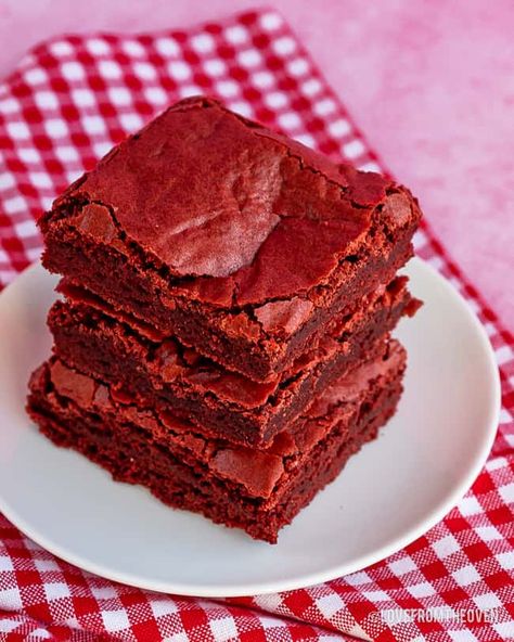 The Best Easy Red Velvet Brownies • Love From The Oven Red Velvet Cake Bars, Red Velvet Brownies Recipe, Easy Red Velvet, Red Velvet Desserts, Homemade Brownies Easy, Red Velvet Brownies, Brownies From Scratch, Red Velvet Recipes, Red Velvet Cake Recipe