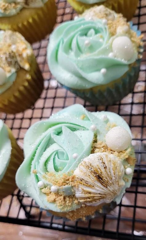 Beach Themed Cupcakes, Beach Wedding Cupcakes, Ocean Cupcakes, Beach Theme Cupcakes, Seashell Cake, Sea Cupcakes, Beach Cupcakes, Ocean Cakes, Sea Cakes