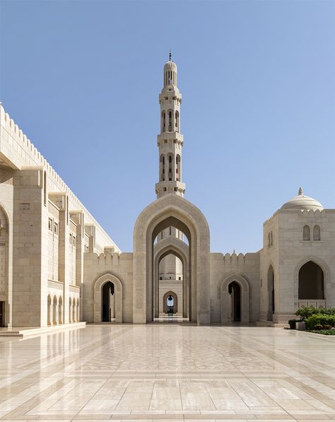 Mosque Modern, Islamic Elements, Interior Masjid, Sultan Qaboos Grand Mosque, Sultan Qaboos, Live Work Space, Mosque Design, Muscat Oman, Mughal Architecture