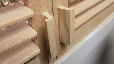 How to make two types of wooden pulls (handles) for drawers and cabinets. Measured drawings included. Diy Wood Cabinet, Door Handels, Making A Router Table, Woodworking Mallet, Table Saw Fence, Wood Drawer Pulls, Diy Table Saw, Wooden Drawer, Homemade Tables