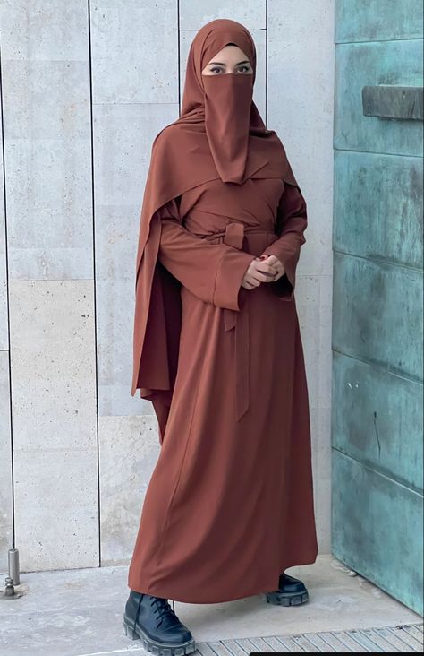 Outfits Islamic, Half Niqab, Niqab Aesthetic, Abaya Outfits, Hijab And Niqab, Abaya Styles, Niqab Hijab, Abaya Black, Abaya Outfit