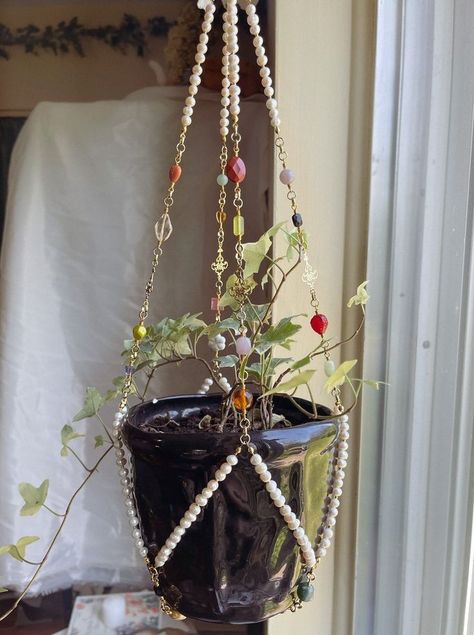 Beaded Plant Hanger, Craft Market Ideas, Solo Apartment, Witchy Room, Boho Cozy, Hanger Diy, Diy Plant Hanger, Plant Decor Indoor, Making Stuff