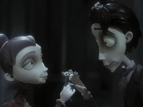 Victoria ♡ Victor Corpse Bride Piano, Victor Corpse Bride, Tim Burton Personajes, Corpse Bride Movie, Victor Victoria, Tim Burton Corpse Bride, Emily Watson, Tim Burton Style, Tim Burton Art