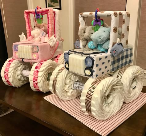 How To Make A Jeep Diaper Cake, Creative Diaper Gifts, Jeep Baby Shower Ideas, Diaper Jeep Instructions, Diaper Cake Ideas For Boys, Jeep Diaper Cake Instructions, Diaper Cakes For Baby Boy, Diaper Jeep, Jeep Diaper Cake