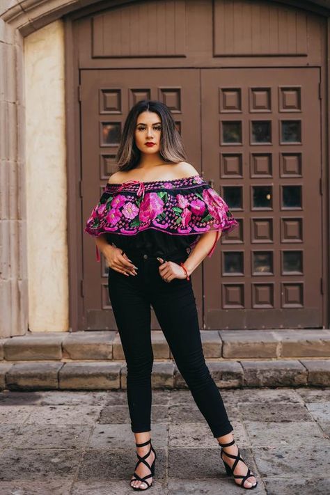 Outfit Mexicano, Mexican Graduation, Graduation Stoles, Engagement Photo Outfits Fall, Mexican Fashion, Mexican Blouse, Party Outfits For Women, Fiesta Outfit, Latina Fashion Outfits