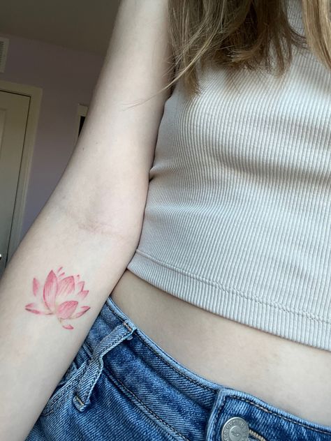 Cute Lotus Flower Tattoo, Lotus Flower Tattoo Purple, Lotus Flower Tattoo Ribs, Lotus Flower Tattoo On Arm, Matching Pinky Tattoos, Nana Tatoos, Nana Inspired Tattoos, Nana Lotus Tattoo, Kamisama Kiss Tattoo