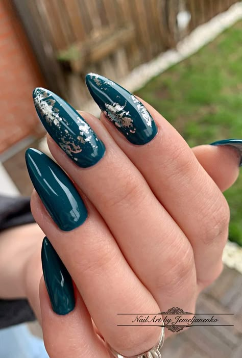 Almond Nails Foil Designs, Ombre Nails Peach, Petrol Blue Nails, Teal And Silver Nails, Petrol Nails, Green And Silver Nails, Gel Nails Blue, Classy Gel Nails, Acrylic Nails Blue