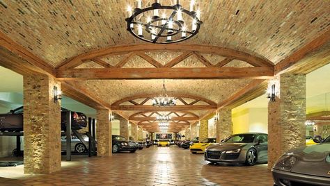 Huge garage with nice expensive cars. Fairy Tale Home, Cars Garage, Luxury Car Garage, Cool Garages, Ultimate Garage, Dream Car Garage, Luxury Garage, Porte Cochere, Architecture Model Making