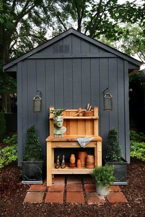 potting bench + shed Painted Garden Sheds, Black Shed, Hunted Interior, Shed Landscaping, Shed Makeover, Shed Decor, Potting Benches, Build A Shed, Storage Shed Plans