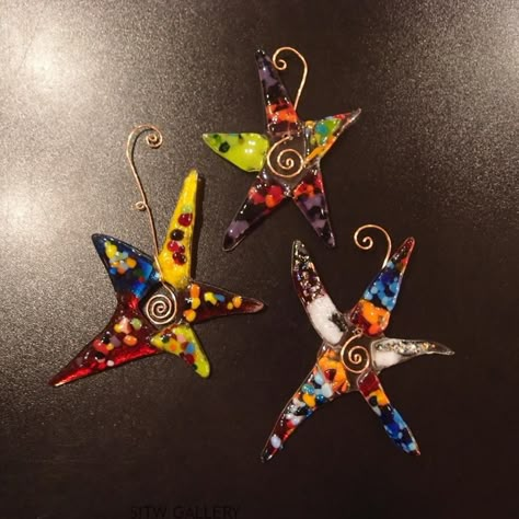 Sculpture Pottery, Tiffany Glass Art, Glass Art Design, Art Ornaments, Glass Art Pictures, Glass Fusion Ideas, Star Ornaments, Fused Glass Artwork, Glass Fusing Projects