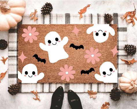 Our Halloween Collection will add some spooky flair to your entrance. The perfect outdoor decor for all of your fall and Halloween festivities, this doormat will bring in visitors.  Whether you're hosting a haunted house party or simply want to enchant your neighbors with a touch of Halloween spirit, our Halloween-themed doormats are an essential addition to your seasonal decor. Don't miss the opportunity to add a spooky twist to your doorstep this Halloween season. Order your favorite design to Fall Decor Ideas Apartment, Halloween Front Door Mat, Painting Door Mats Diy, Halloween Door Mat Diy, Diy Halloween Doormat, Halloween Rugs Diy, Fall Doormat Ideas, Halloween Painted Doormat, Door Matts Ideas Halloween