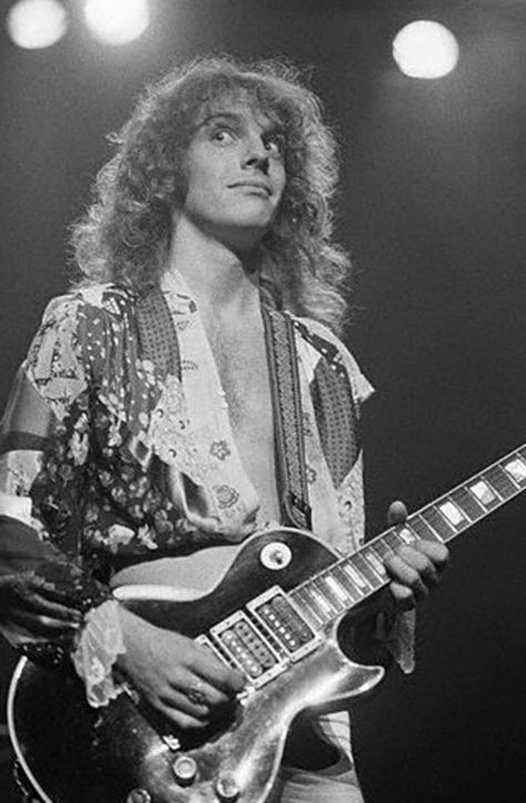 Peter Frampton 1976 (Oh, the sexy long locks, sigh.) Peter Frampton Poster, Peter Frampton 70s, Frampton Comes Alive, High School Photos, Peter Frampton, Humble Pie, Hot Wheels Party, Black Light Posters, Vintage People