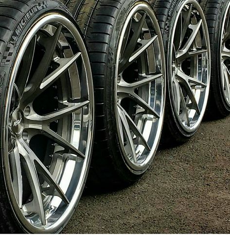 Black Chrome Wheels, Custom Wheels Cars, Jdm Wheels, Truck Rims, Bmw Wheels, Car Wheels Rims, Vw Touran, Vw Vintage, Rims And Tires