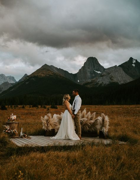 Mount Engadine Lodge is the perfect venue for your intimate elopement located in the mountains of Canmore, Alberta. Check out the blog to find even more elopement vendors from Calgary, Canmore, Kananaskis, Banff, Edmonton, and Red Deer. Plan your whole elopement in one stop, find everything from photographers, videographers, officiant, florist, hair and makeup artists, private chef and catering, macrame, and so much more! Alberta Photography, Mountain Wedding Decor, Canmore Alberta, Fall Elopement, Mountain Wedding Venues, Romantic Wedding Inspiration, Rocky Mountain Wedding, Mountain Bride, Love Spell