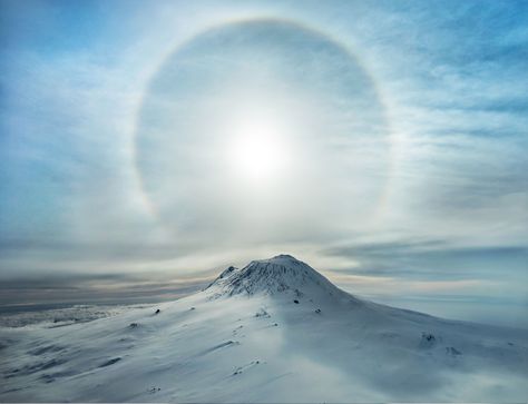 A solar sun bow (made up that word?) over Antarctica and Mt Erebus volcano [OC] [5222x4011] Photo Walk, Geocaching, Queenstown, Travel Instagram, Amazing Nature, Volcano, Luxury Travel, Beautiful World, Beautiful Landscapes