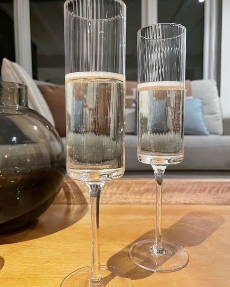 HOFT HEM on Instagram: “Guess who’s back... 🥂 Hampton Flutes are finally back again, who wants to add these to their collection? 🤩” Chic Glasses, Gin Glasses, Sparkling Drinks, Kitchen Ware, Insulated Coffee Mugs, Ribbed Glass, Champagne Glasses, Champagne Flutes, Architecture Fashion