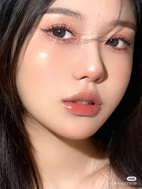 Makeup Inspo Graduation, Eye Makeup Graduation, Korean Makeup Look For Graduation, Simple Makeup For Graduation, Natural Makeup Looks For Graduation, Korean Graduation Makeup, Graduation Makeup Ideas Simple, Graduation Eye Makeup, Natural Graduation Makeup