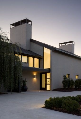 Architect: Randy Brown Architects Location: Omaha, Nebraska, United States Project Year: 2010 Photographs:Farshid Assassi The Basler Residence, titled Contemporary Exterior Homes, Chimney Design, Chimney Cap, Contemporary Exterior, Contemporary Fireplace, Contemporary Farmhouse, Contemporary Wallpaper, Exterior Brick, Modern Exterior