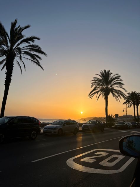 Paseo por la playa🤩 Almunecar Spain, Spain Images, Spain Holidays, Granada Spain, Speed Limit, Winter Aesthetic, Granada, Palm Trees, Spain