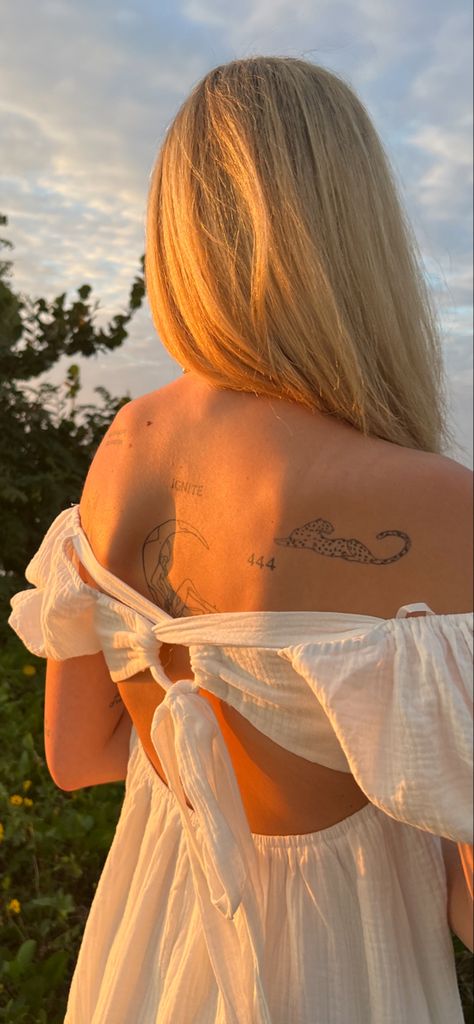 Small Tiger Back Tattoo, Angel Vibes Tattoo, Cheetah Tattoo On Back, Sitting Cheetah Tattoo, Tiny Cheetah Tattoo, Panther Tattoo Minimalist, Tiger And Woman Tattoo, Cheetah Back Tattoo, Small Cheetah Tattoo