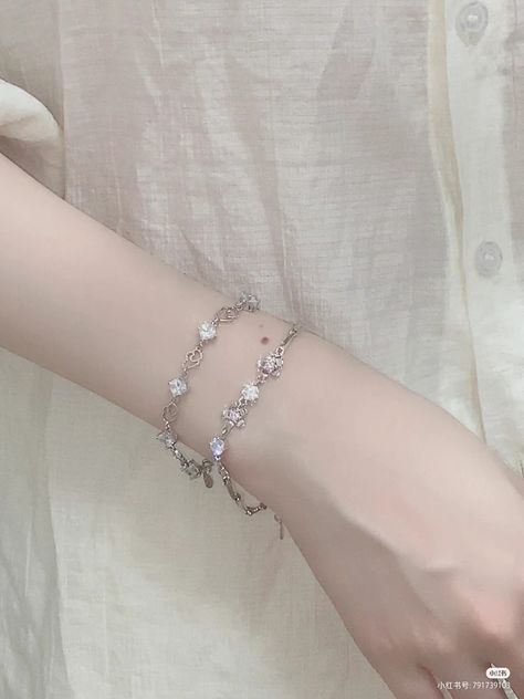 Bracelet Design For Women, Silver Bracelet Designs, Bridal Necklace Designs, Korean Jewelry, Women Bracelet, Girly Accessories, Bracelet Design, Classy Jewelry, Fancy Jewellery