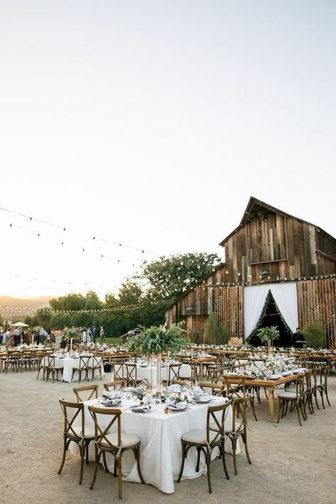 Country Western Wedding, Western Themed Wedding, Rustic Modern Wedding, Country Barn Weddings, Country Theme Wedding, Boda Mexicana, Dream Wedding Venues, Country Theme, Outdoor Wedding Reception