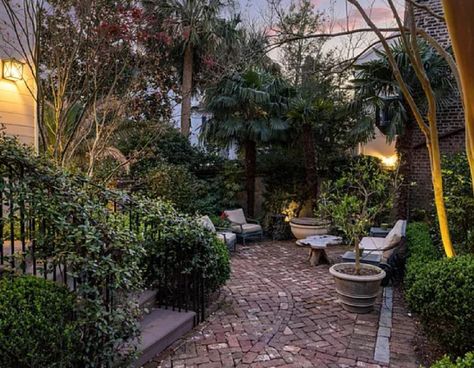 Charleston Mansion, Charleston Gardens, Luxurious Garden, Mansion Exterior, Charleston Style, Stucco Homes, Charleston Homes, Come With Me, Garden Fountain