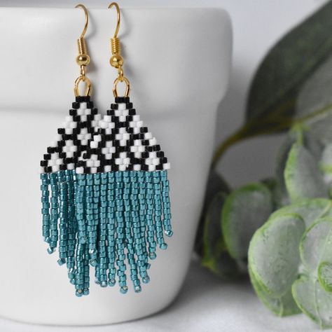 Chloe Style, Turquoise Bead Earrings, Fringe Earring, Beaded Stuff, Diamond Shape Earrings, Beaded Earring, Brick Stitch Earrings, Beaded Earrings Patterns, Mini Hands