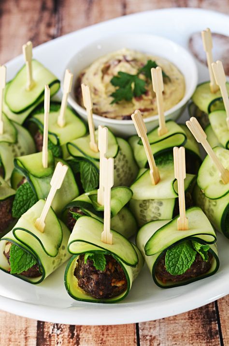 Recipe Cucumber, Party Nibbles, Stuffed Meatballs, Mediterranean Meals, Food On Sticks, Think Food, Healthy Appetizers, Food Presentation, Appetizers For Party