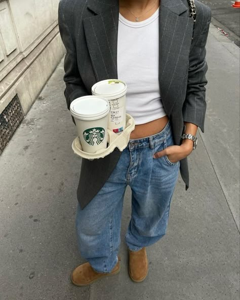 Outfit With Uggs, Baggy Jeans Outfit, Mini Outfit, Outfits Baggy, Uggs Outfit, Stockholm Fashion, Blazer Outfits, 가을 패션, Looks Style