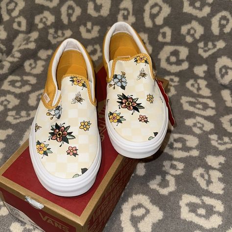 Authentic Vans “Off The Wall” Classic Slip-On New& Never Worn The Details Is A Floral Design Overlay On The Classic Checkerboard Print, With A Floral Embroidered Patch Size: 6.5 Us Men. 8.0 Us Women The Slip-On That’s Been Setting Trends Since 1979 Sleek, Easy, And Effortlessly Stylish. Vans White Slip-On Shoes Are The Ultimate Get-Up-And-Go Footwear. The Low-Profile Slip-On Canvas Upper Offers Unbeatable Convenience, While The Clean Design Makes This All-White Slip-On The Perfect Choice For Any Custom Slip On Vans, Stylish Vans, Design Overlay, Cute Vans, White Slip On Shoes, Skater Shoes, Authentic Vans, Vans White, Classic Vans