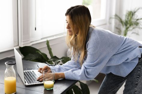 4 #Secrets to Starting a #Business and Scaling an Online Platform https://www.entrepreneur.com/article/341096 Exhaustion Symptoms, Desk Stretching, Morning Stretches Routine, Pilates Stretches, Tech Neck, Stretch Routine, Yoga Techniques, Lower Back Exercises, New Laptop