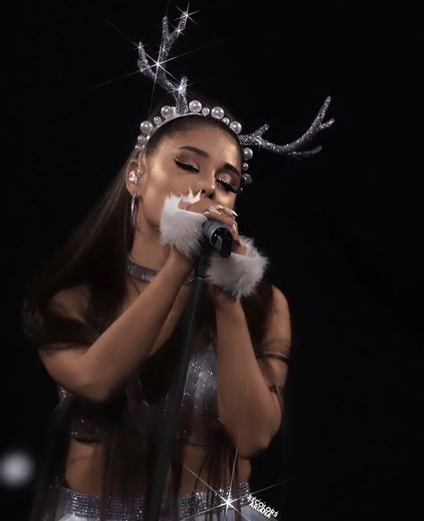 Ariana Grande, Sweetener World Tour Ariana Grande Icons, Celebrities Tattoos, Ariana Gr, Ariana Grande Lockscreen, Ariana Grande Background, Ariana Grande Gif, Ariana Grande Sweetener, Ariana Grande Fans, Ariana Grande Cute