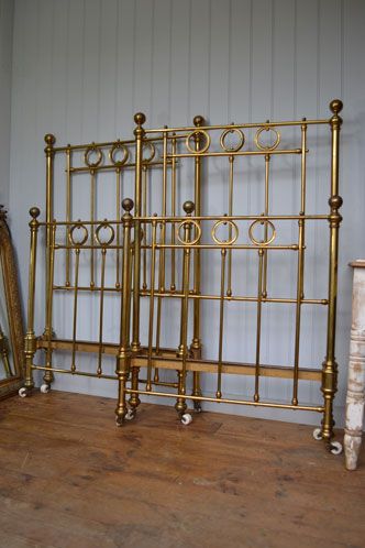 Beds Victorian, Antique Brass Bed, Brass Beds, Garden Shelf, French Beds, Cool Bedrooms, Iron Beds, Weekend Home, French Bed