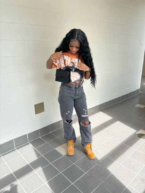 Fall Outfits Timberland Boots, Timberland Outfits Black Women, Black Timberlands Outfits Women, Timberland Boots Outfit Black Woman, Timbaland Outfit, Black Timberland Boots Outfit Women, Timberland Heels Outfit, Outfit With Timberlands For Women, Outfit Ideas With Timberland Boots