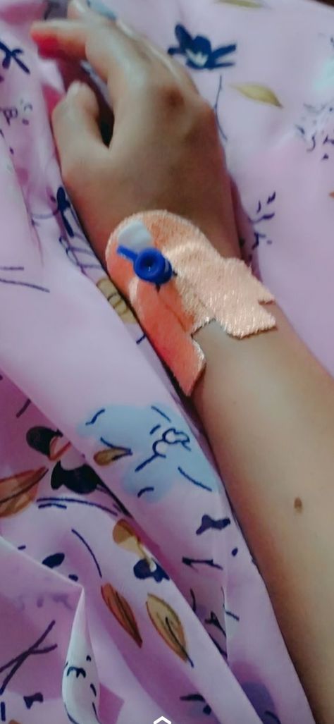 Canular On Hand Snap, Cannula Hand Pic, Canola Hand Pics, Hospital Admit, Love Profile Picture, Boy Wallpaper, Hospital Admit Hand Pics, Night Friends, Hand Pic