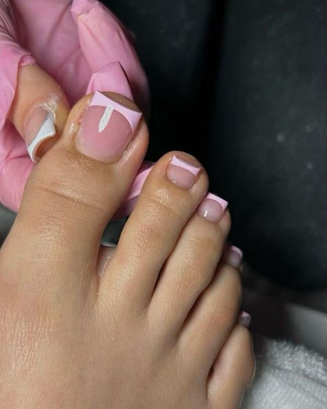 Pink French Pedicure Ideas, Pink French Tip Nails Pedicure, French Pink Pedicure, Beach Nails Pedicure, Pink Toe Nails French Tips, Toe Nails Ideas French Tip, Pink Pedicure French Tip, Pink French Toes Pedicure, Gel French Tip Toes