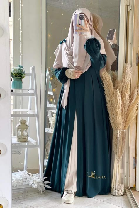 Trending Abaya, Muslimah Fashion Casual, Muslim Women Clothing, Islamic Fashion Dresses, Moslem Fashion, Hijab Abaya, Abaya Hijab, Modest Fashion Hijab, Muslim Outfits Casual