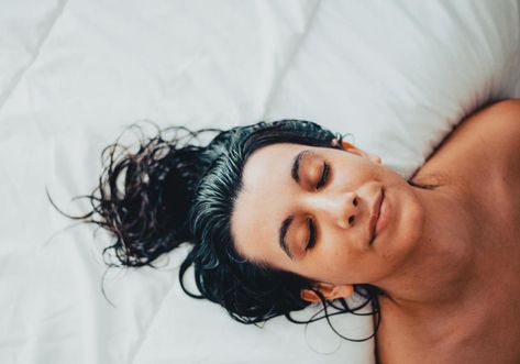 Sleep expert sheds light on the dangers of sleeping with wet hair and offers alternatives. How To Sleep With Wet Hair, Sleep With Wet Hair, Sleeping With Wet Hair, Acne Facial, Air Dry Hair, Brunette Woman, Hair Quality, Anti Frizz Products, Hair Care Routine