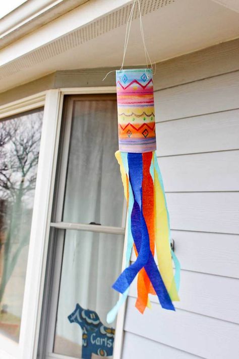 Wind Socks For Kids Crafts, Windsocks For Kids Crafts, Wind Sock Craft, Bush Kindy, Kindergarten Enrichment, Windsock Craft, Nanny Ideas, Cardboard Tube Crafts, Resist Painting