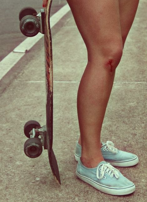 skate legs A Well Traveled Woman, Skate Girl, Skateboard Girl, Skater Girls, Cara Delevingne, Sneaker Shopping, Vans Shoes, Snowboarding, Skateboard