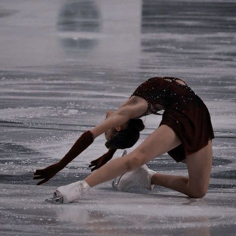 Figure Skater Aesthetic, Ice Skating Aesthetic, Figure Skating Aesthetic, Lukov With Love, Figure Ice Skates, Figure Skating Outfits, Skate 3, Skating Aesthetic, Skater Aesthetic